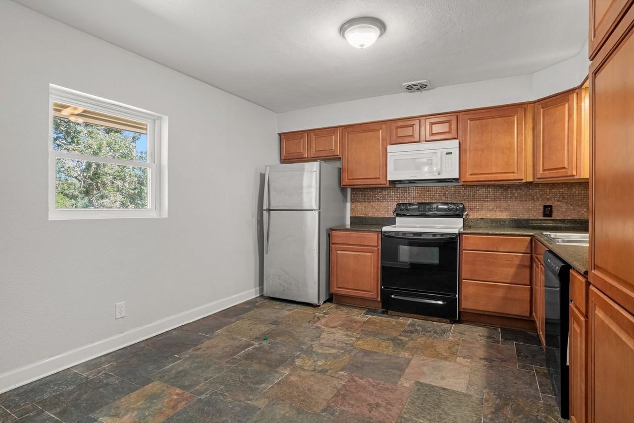 207 Tonawanda Dr - Photo 6 of 41