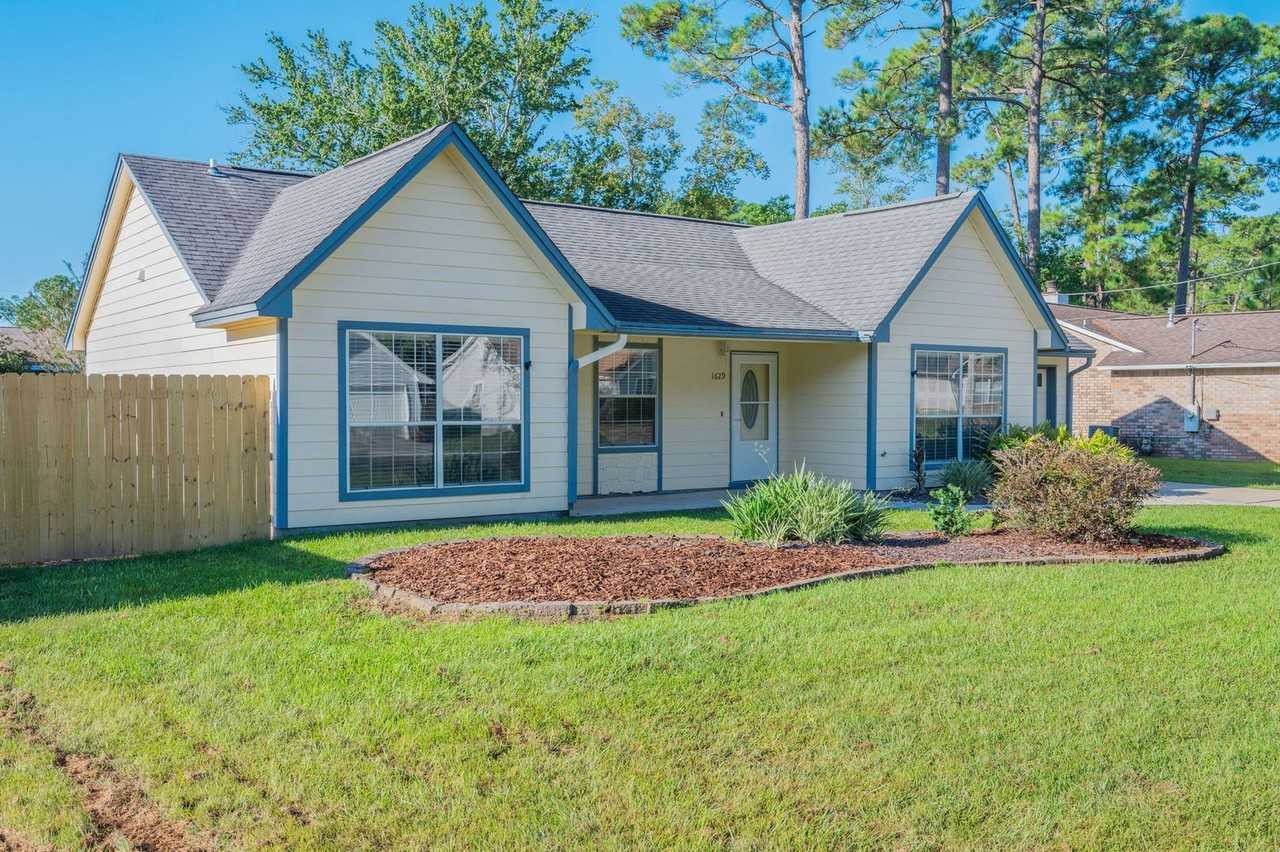 1629 Campbell Dr N - Photo 2 of 32