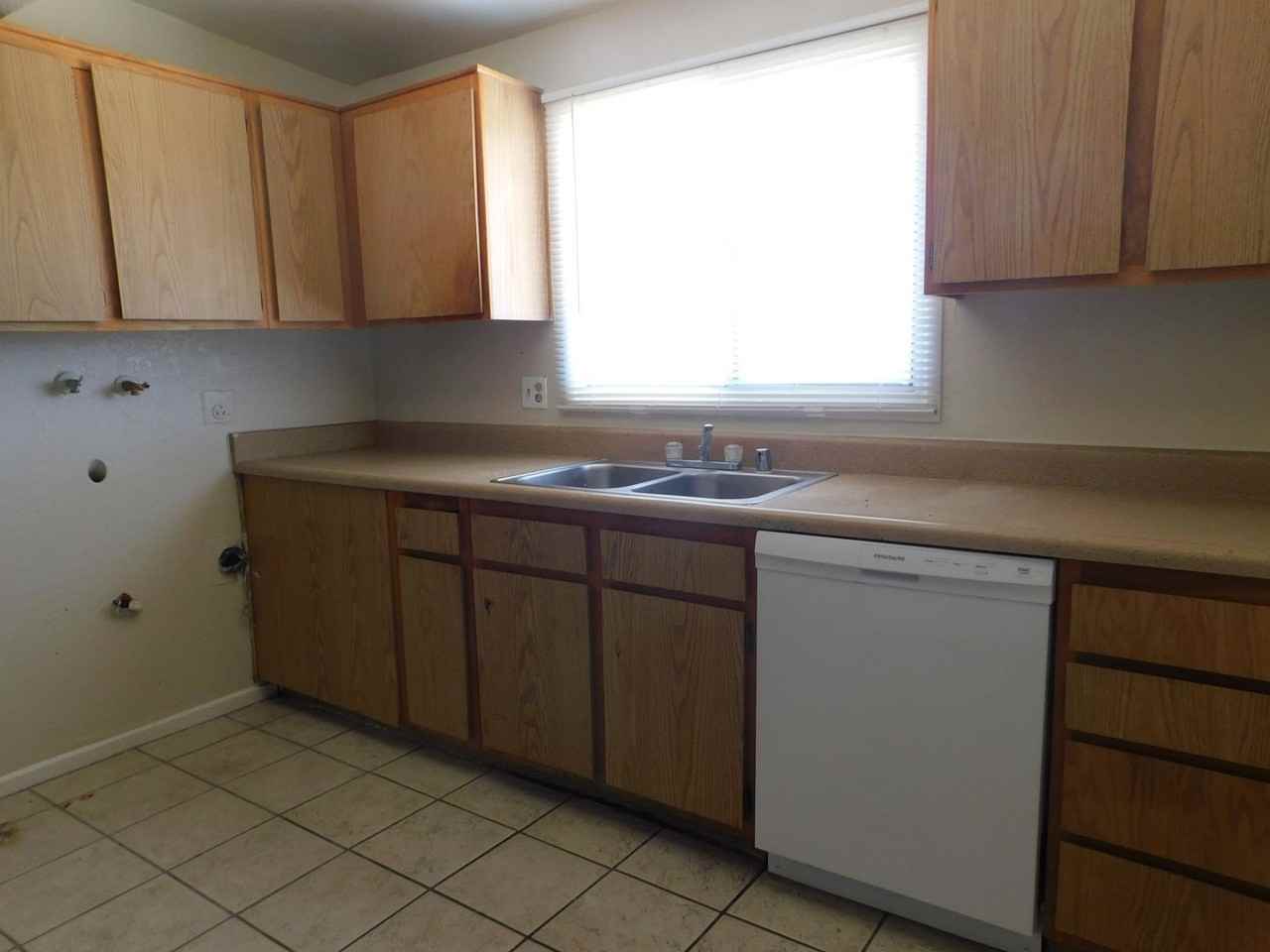 336 Oasis Dr - Photo 4 of 11