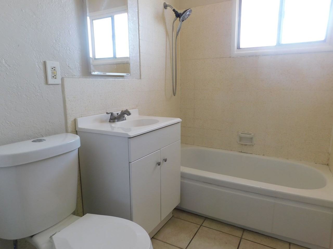 336 Oasis Dr - Photo 6 of 11