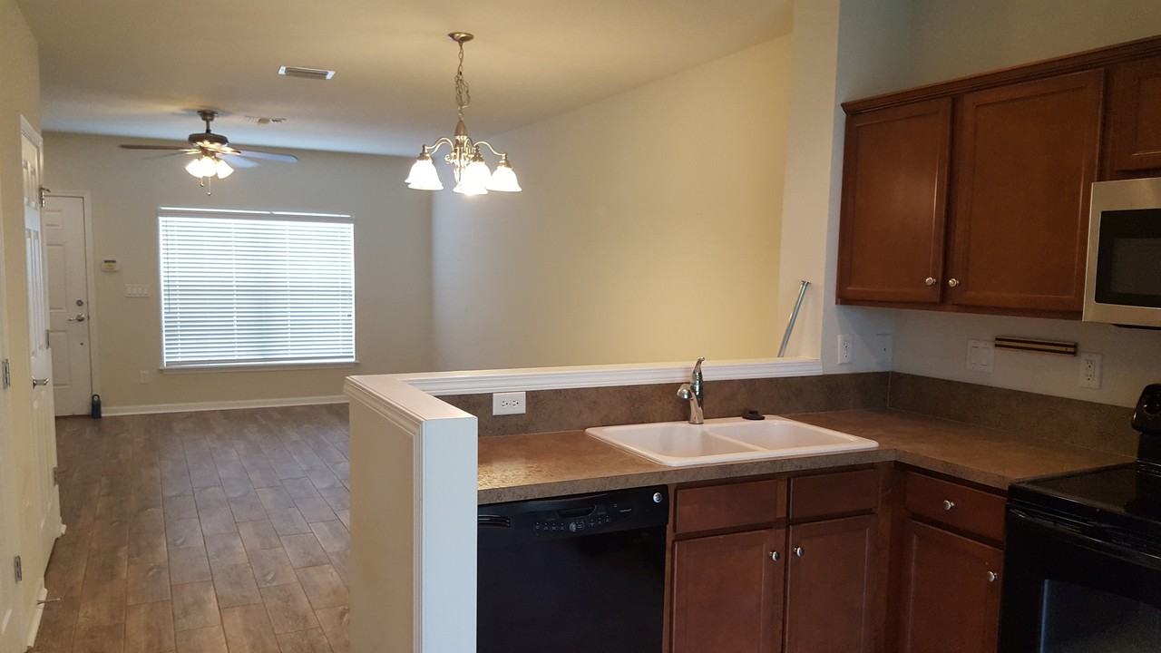 11441 Summerview Cir - Photo 3 of 11