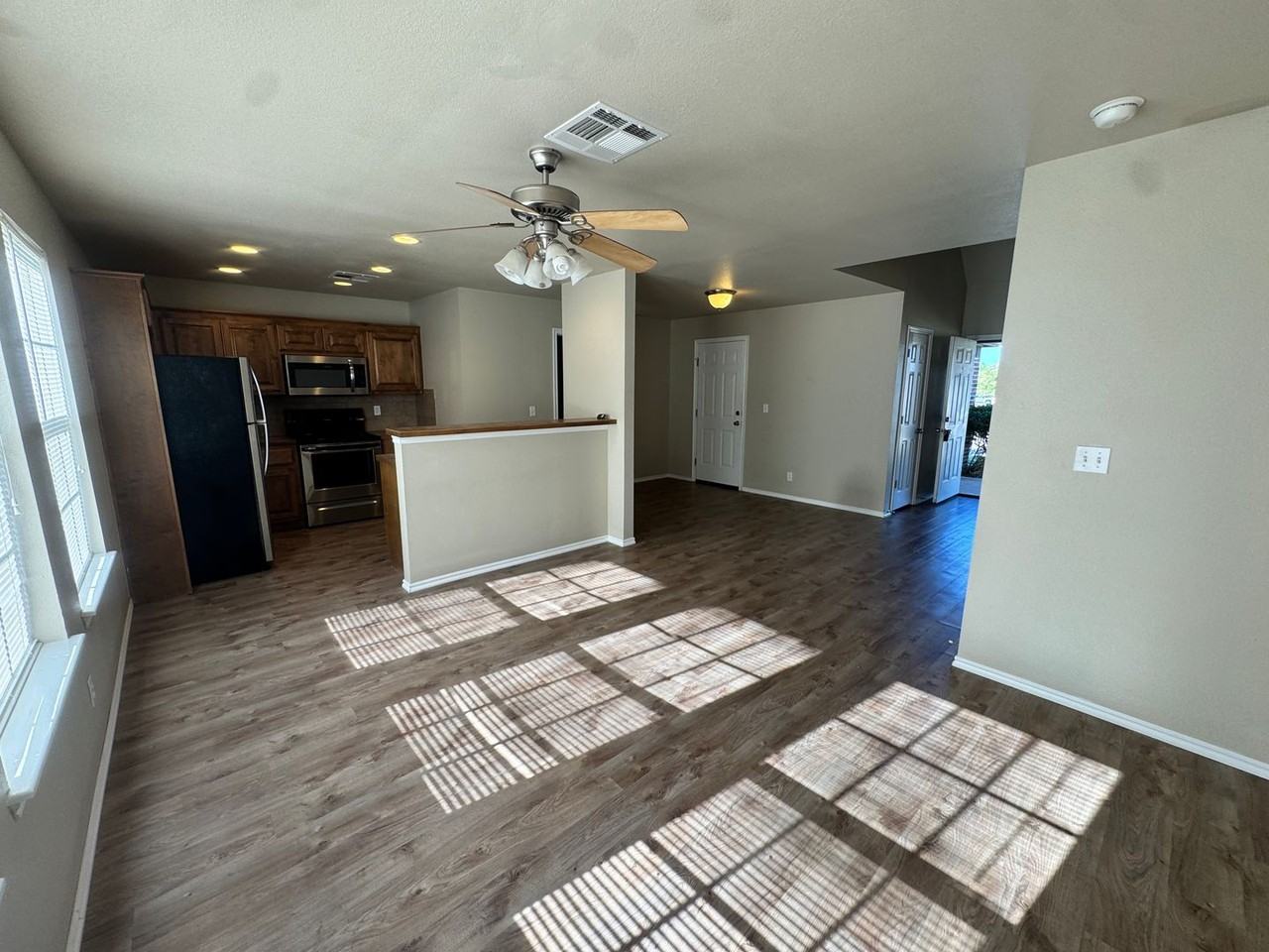 2917 Creekside Dr - Photo 5 of 15