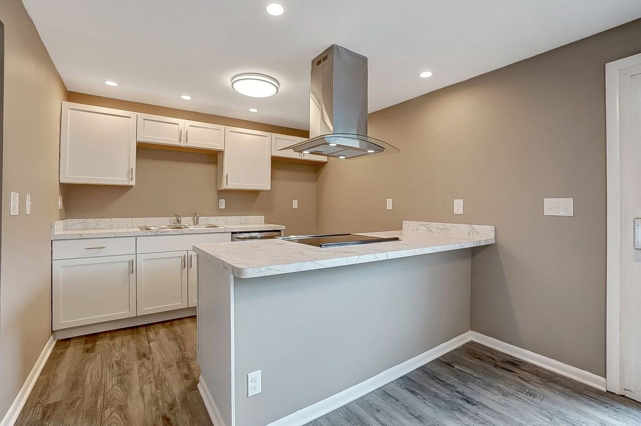 1212 Georgetown Ct - Photo 3 of 32