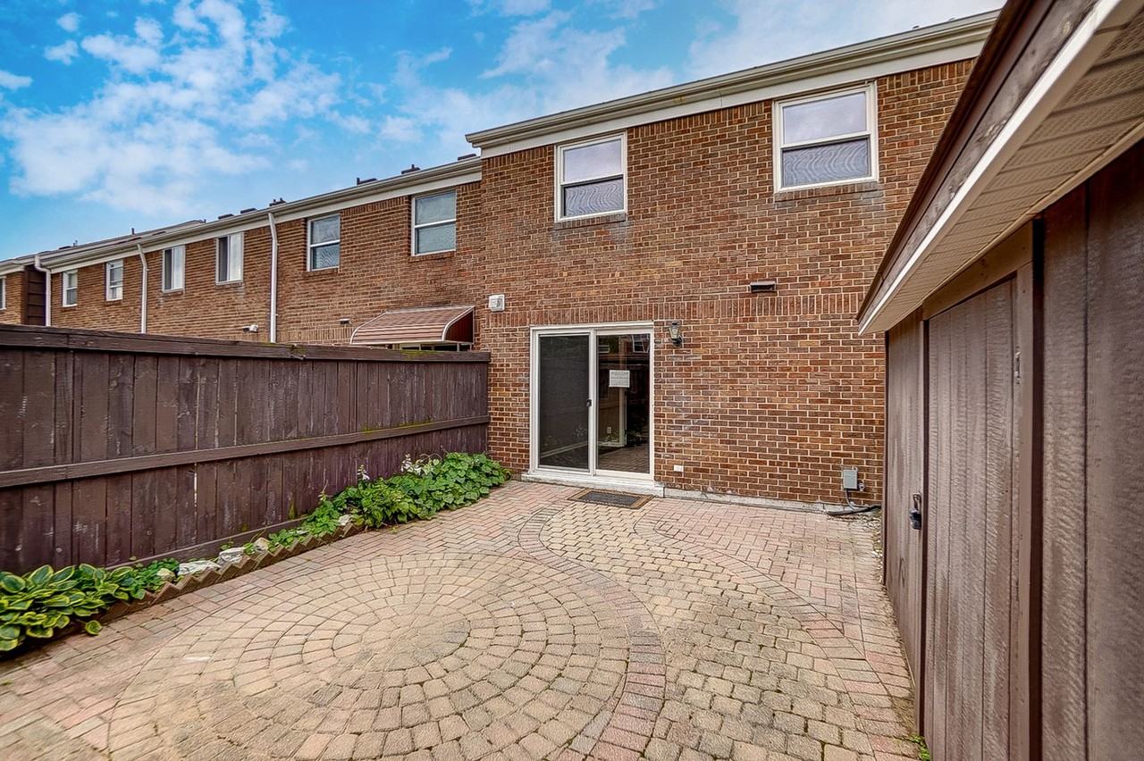 1212 Georgetown Ct - Photo 4 of 32