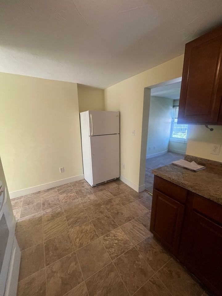 31 Oak St #2 - Photo 3 of 15