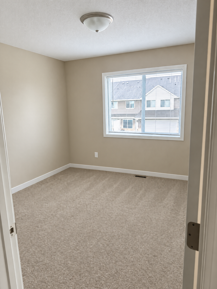 6130 Manchester Ave Ne - Photo 7 of 8