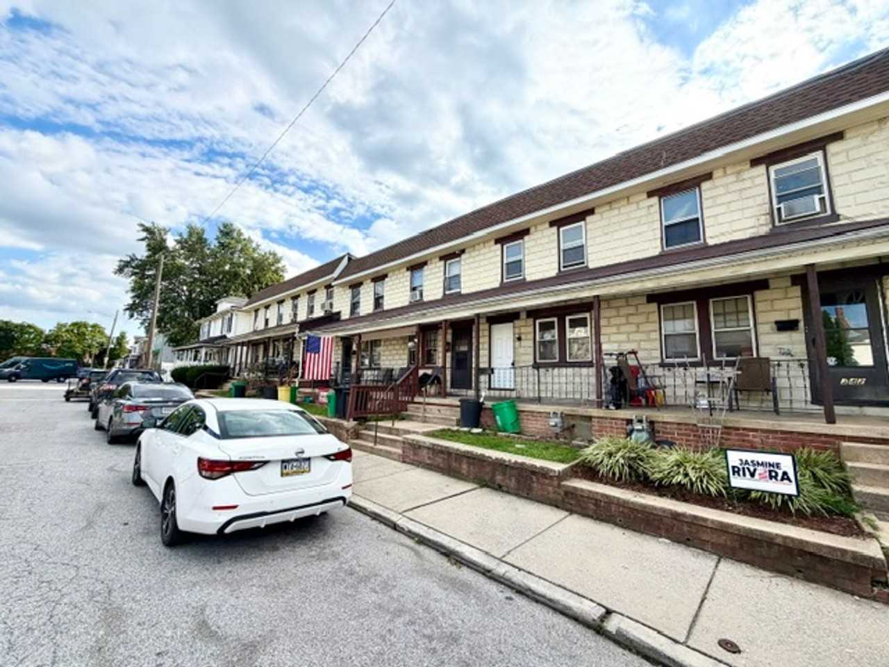 344 Lexington St - Photo 2 of 13