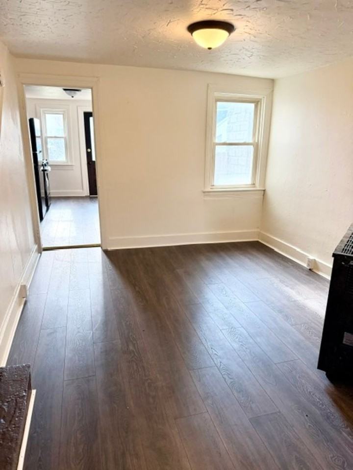 344 Lexington St - Photo 3 of 13