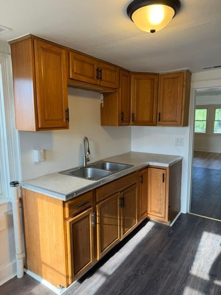 344 Lexington St - Photo 6 of 13