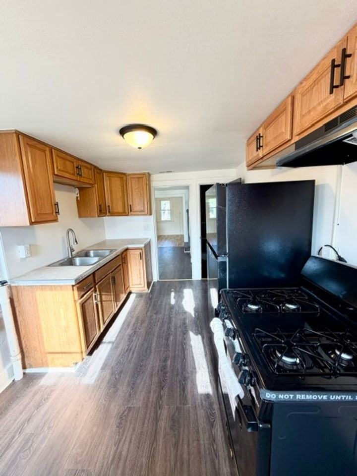 344 Lexington St - Photo 7 of 13