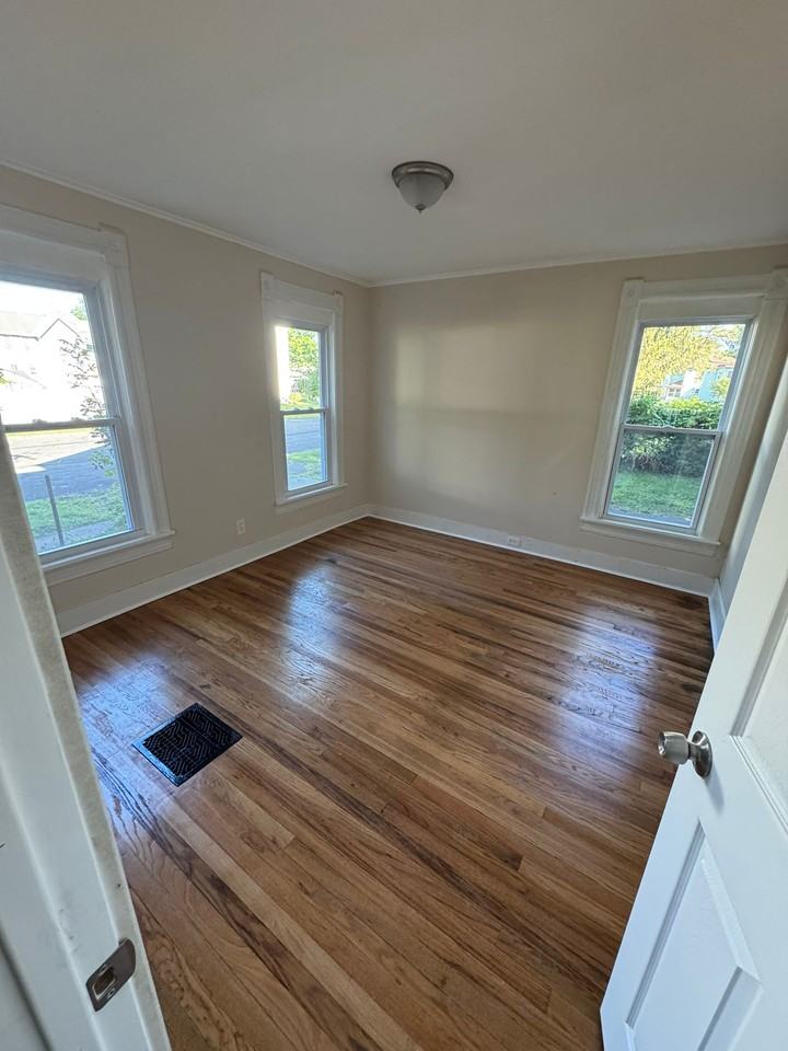 205 Barrett St #1 - Photo 4 of 4