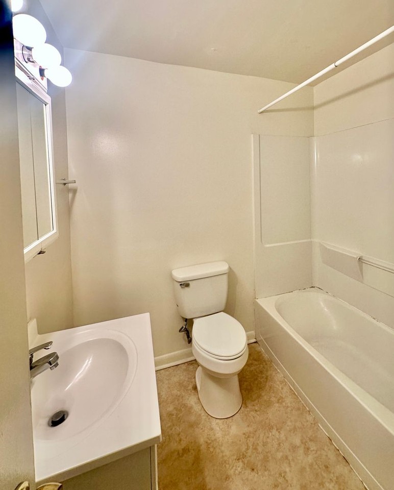 1215 Wertland Street - Photo 5 of 8