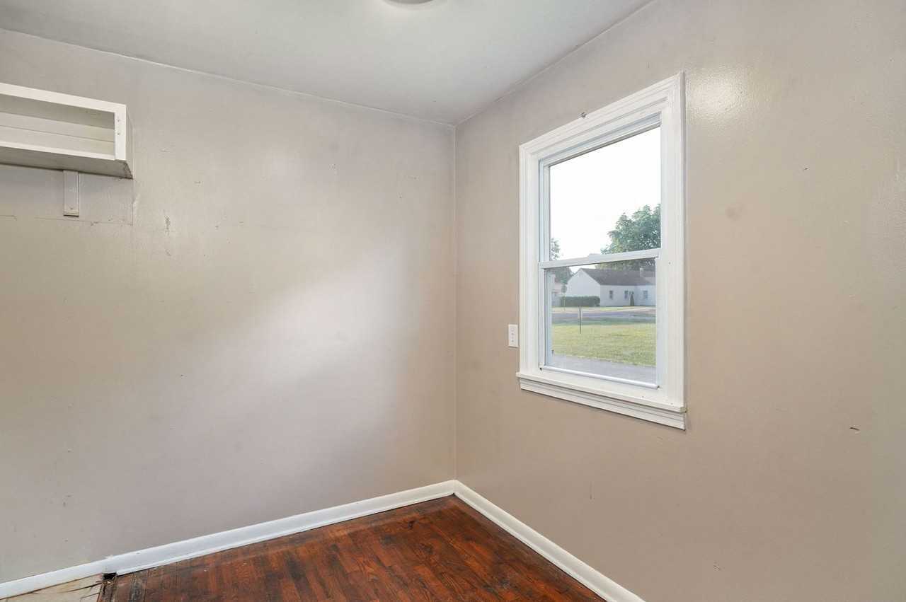 708 1/2 S West Ave - Photo 5 of 11