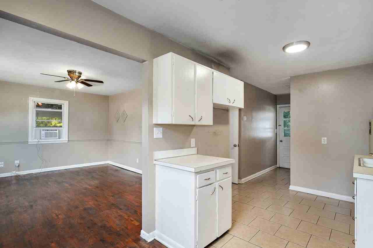 708 1/2 S West Ave - Photo 6 of 11