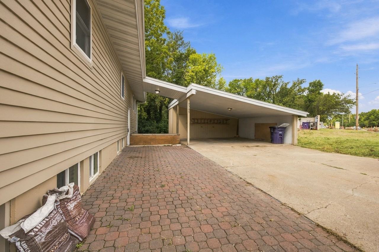 2309 Anderson Ave - Photo 2 of 49
