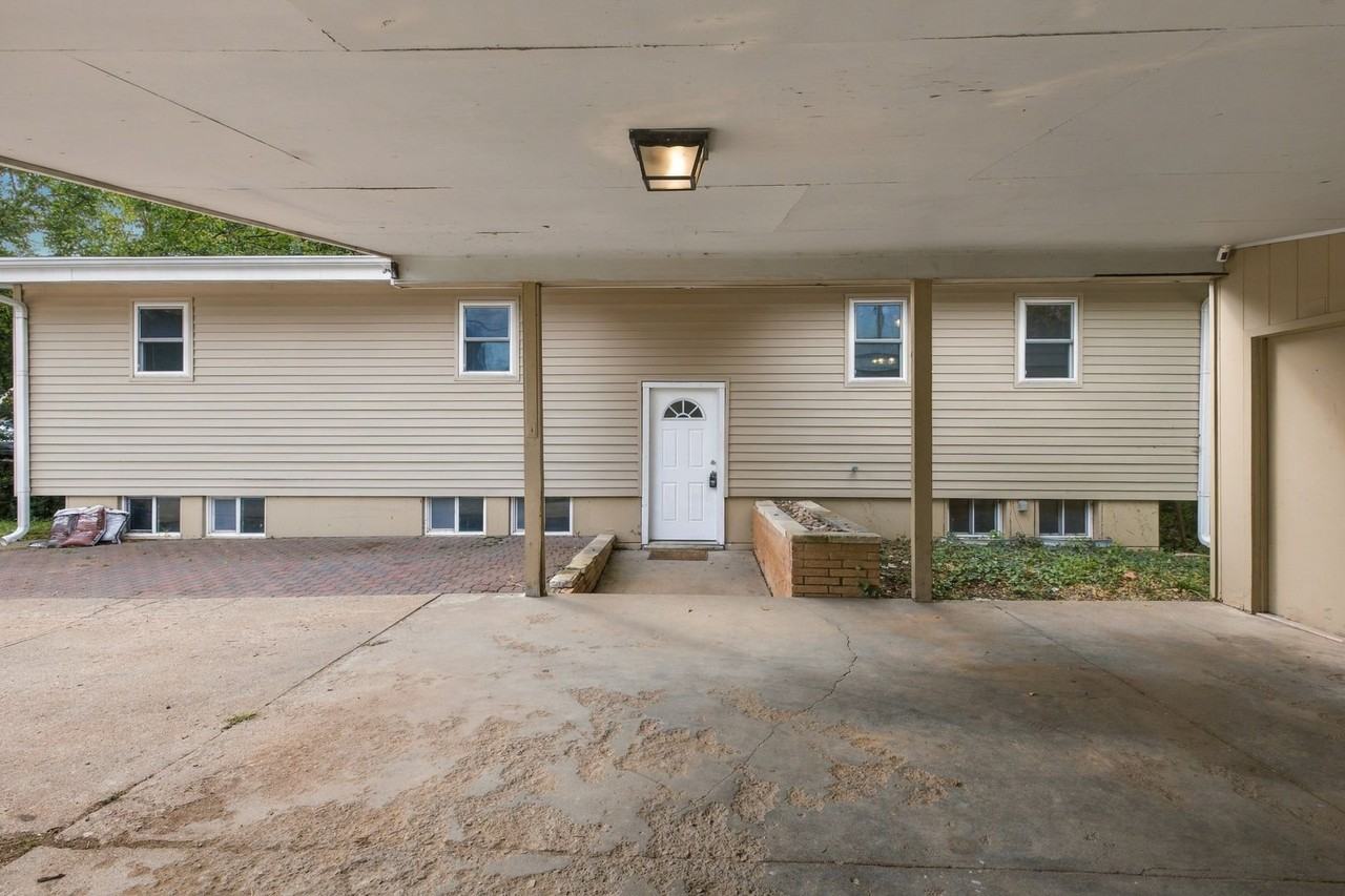 2309 Anderson Ave - Photo 4 of 49