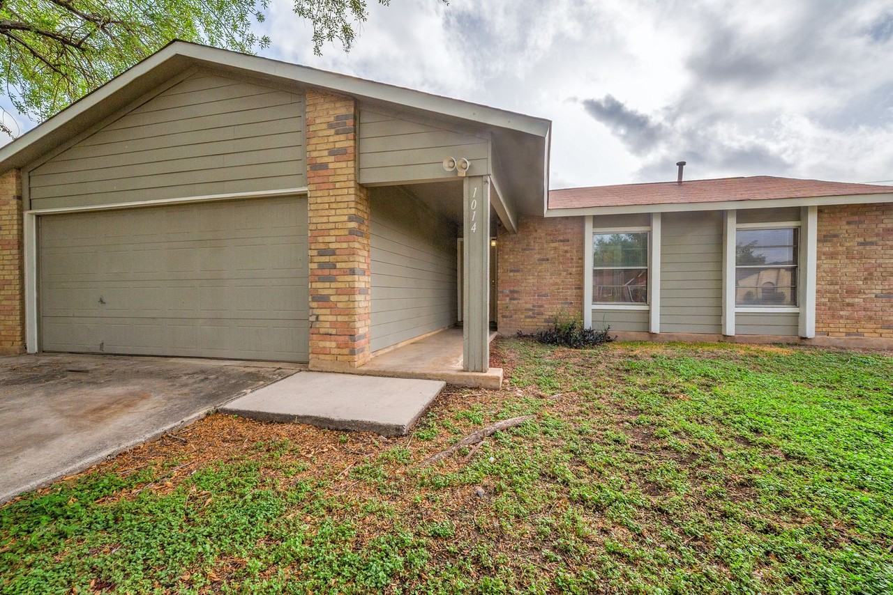 1014 Cloverbrook St - Photo 2 of 25
