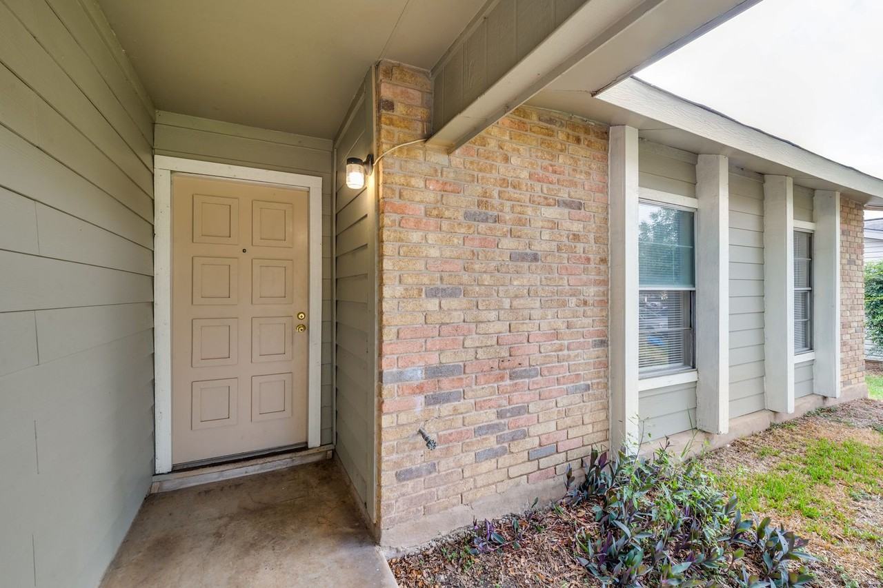 1014 Cloverbrook St - Photo 3 of 25