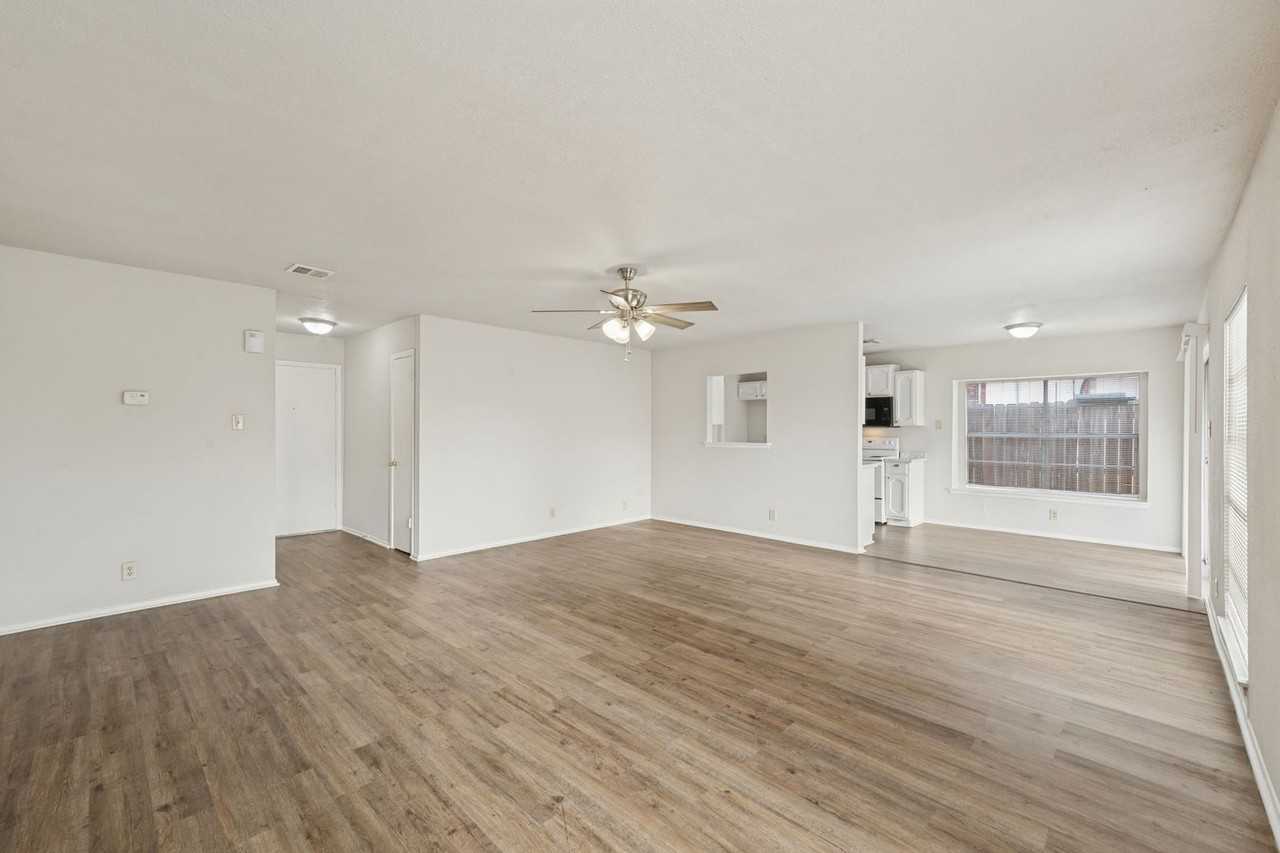 1014 Cloverbrook St - Photo 4 of 25