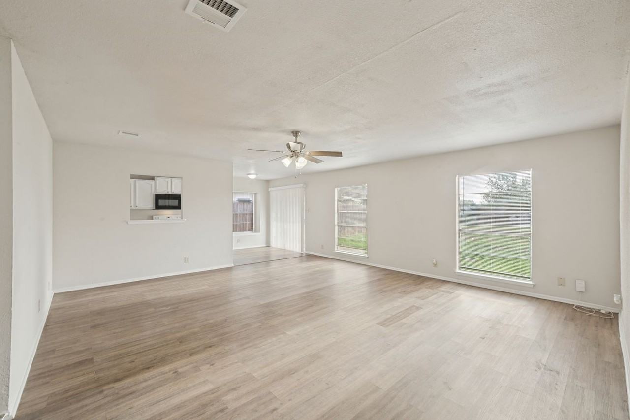 1014 Cloverbrook St - Photo 7 of 25