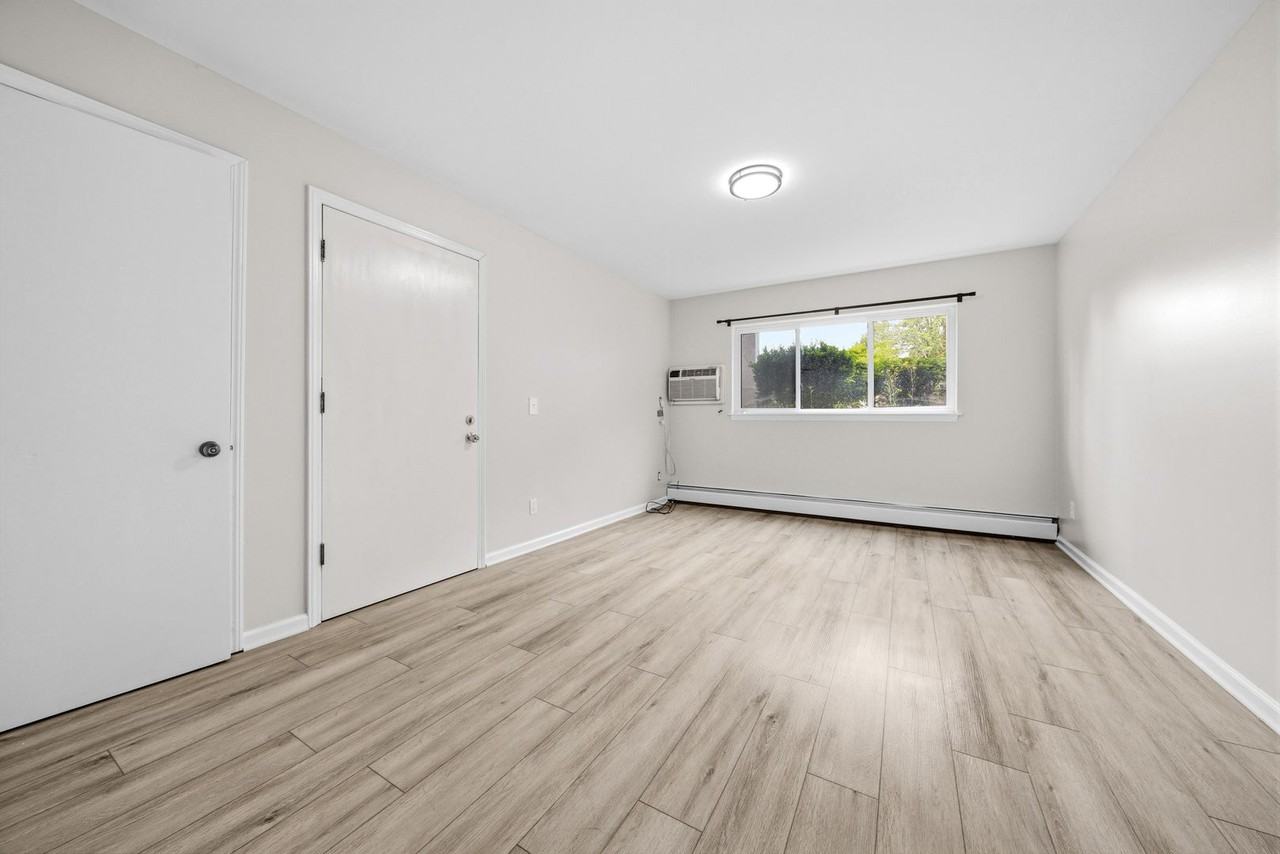 587 54th St Se - Photo 3 of 23