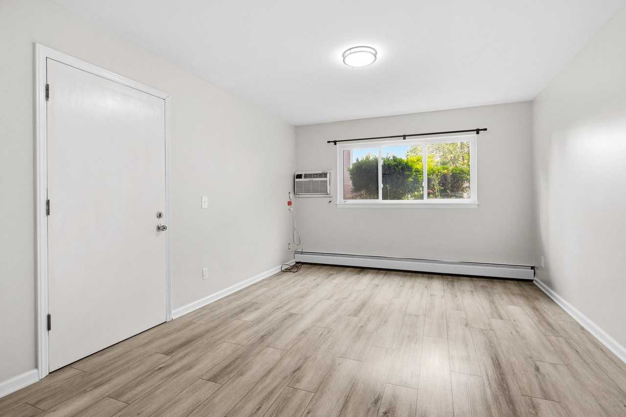 587 54th St Se - Photo 4 of 23