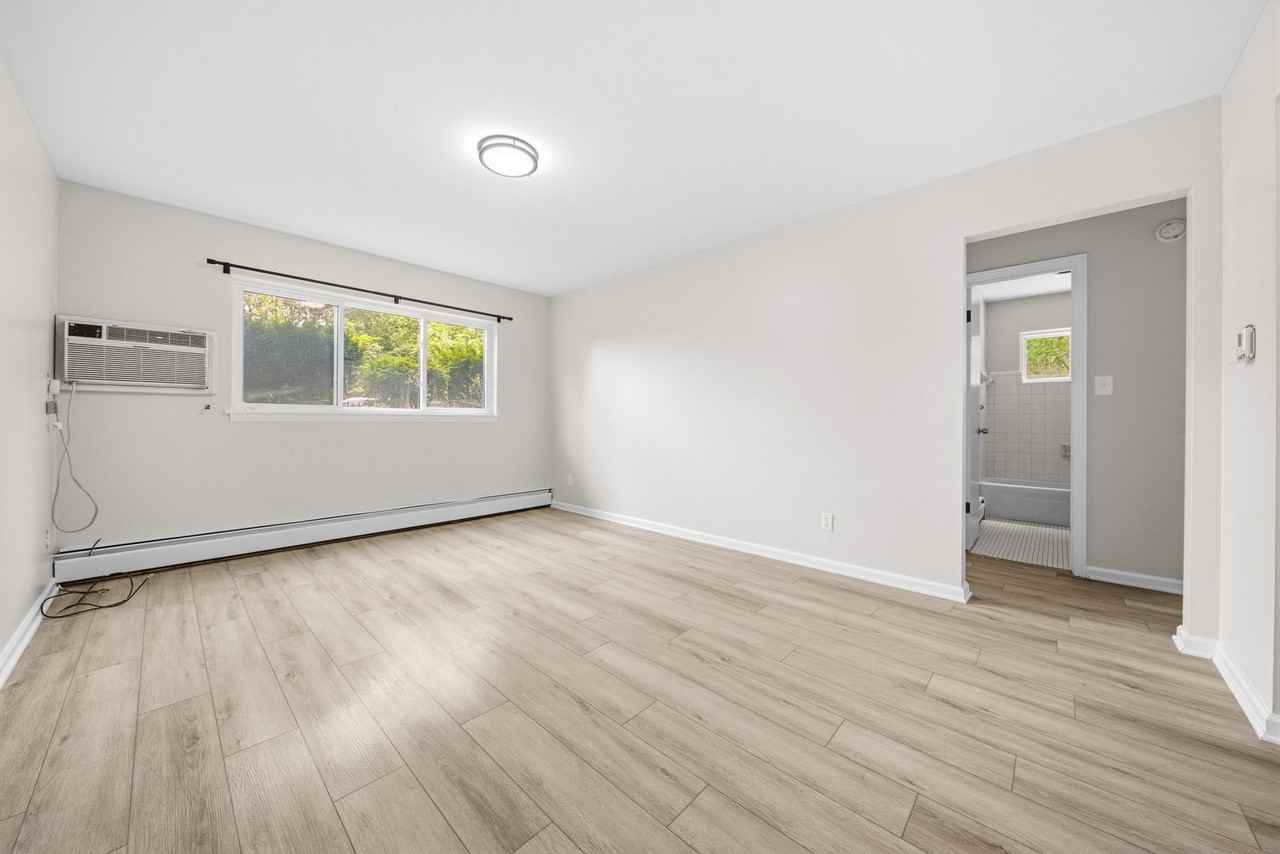 587 54th St Se - Photo 5 of 23