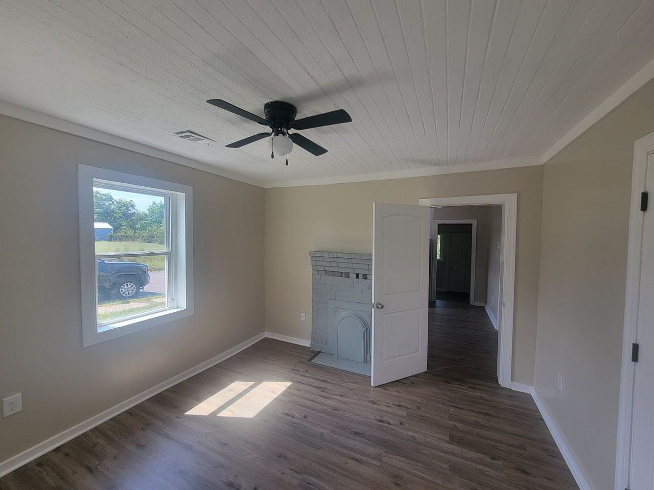 2133 Grand Blvd - Photo 5 of 13