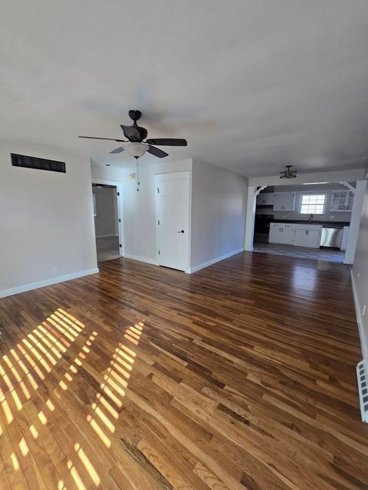 3105 N Lawndale Ave - Photo 2 of 6