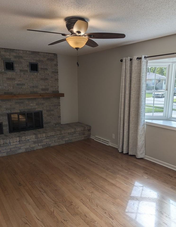 1216 Robin Dr - Photo 4 of 49