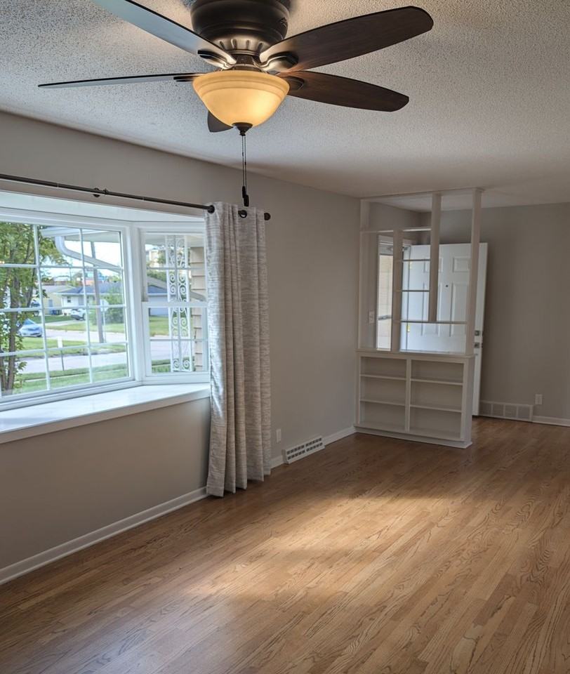 1216 Robin Dr - Photo 5 of 49