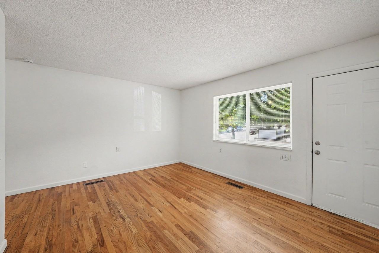 598 S Eaton St - Photo 5 of 22