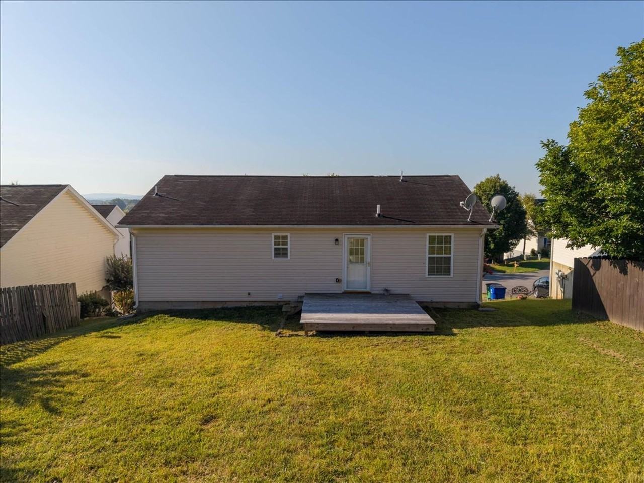 170 Wistaria Dr - Photo 4 of 28