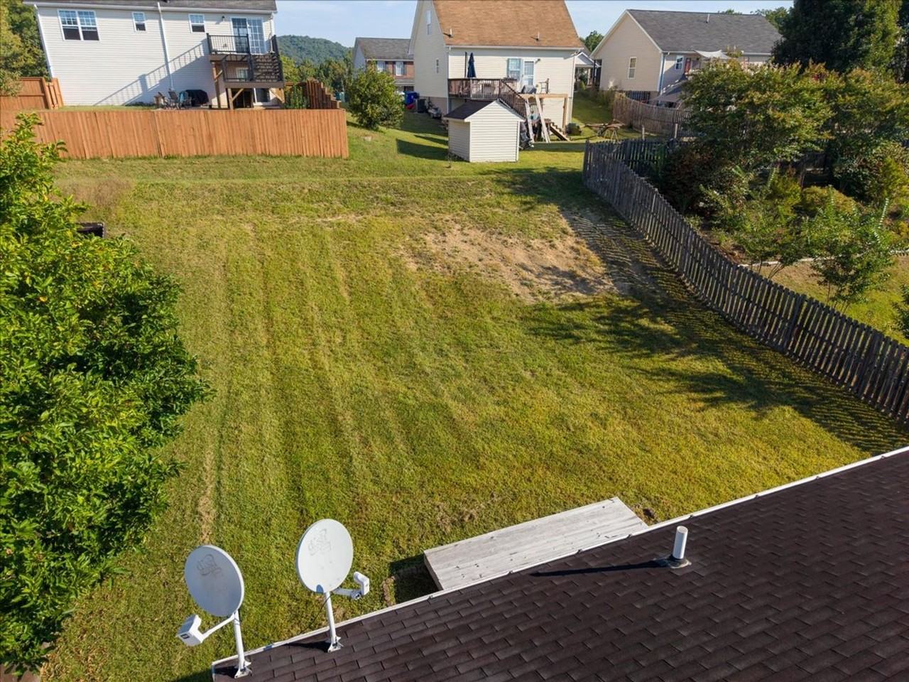 170 Wistaria Dr - Photo 5 of 28