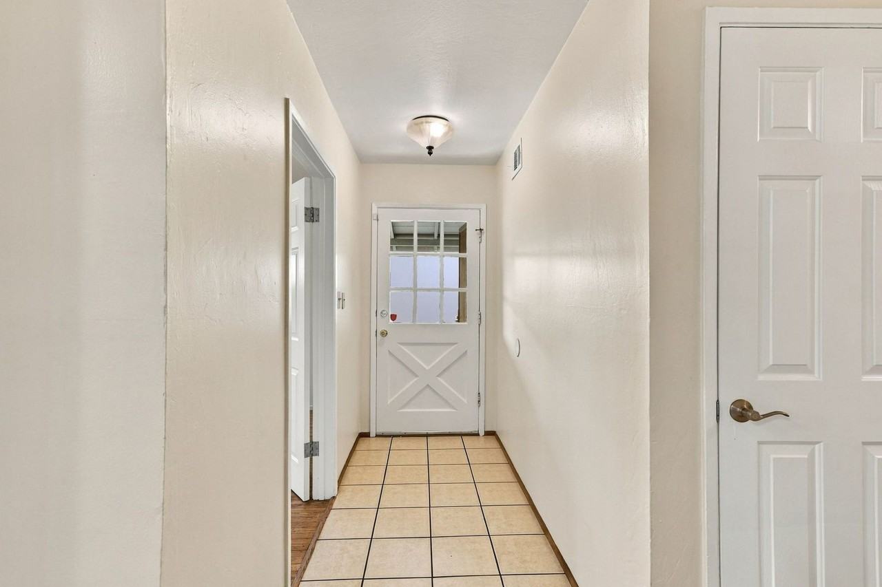 2997 Gay Ave - Photo 7 of 40