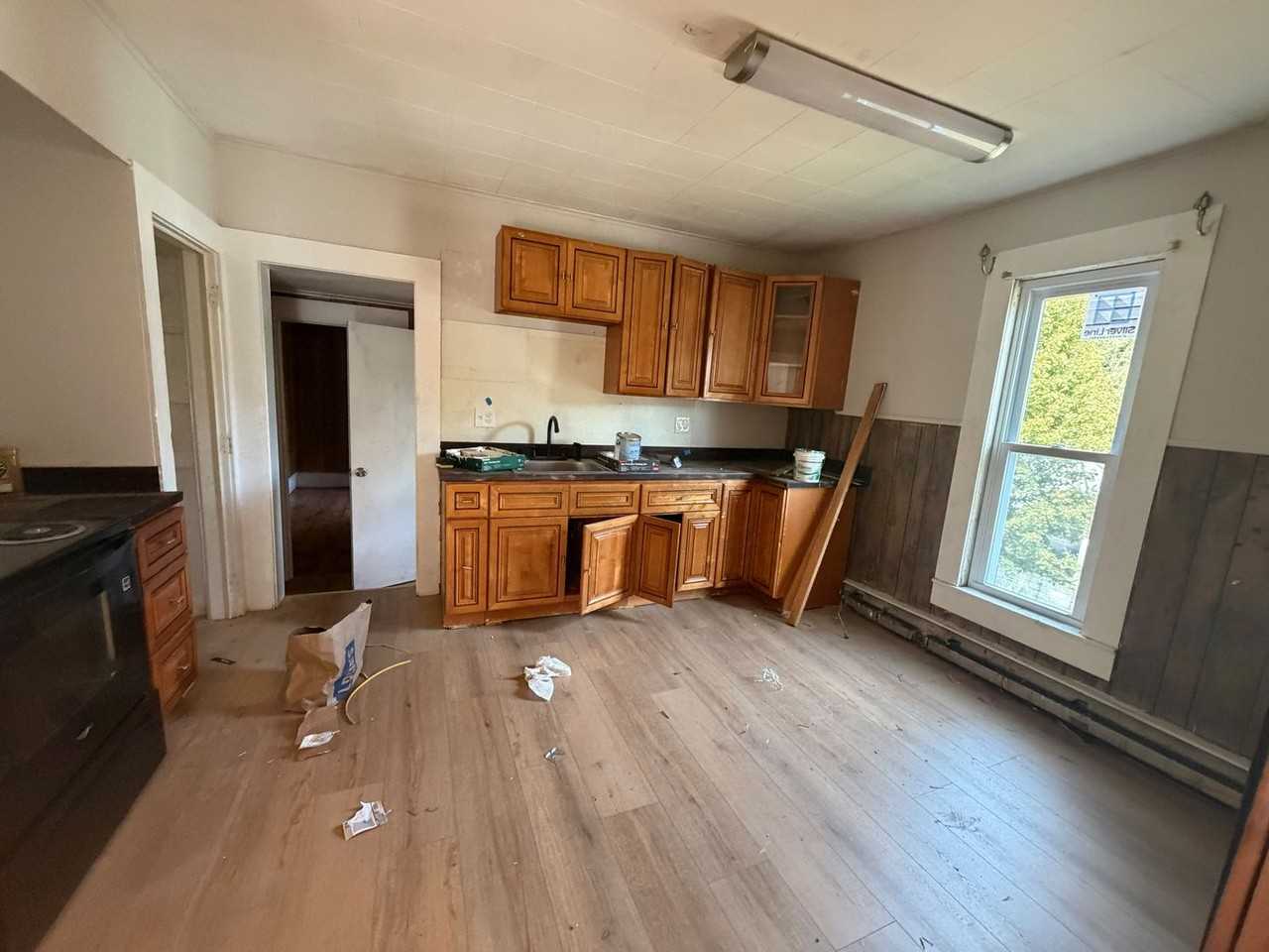 804 East Main St - Photo 5 of 11