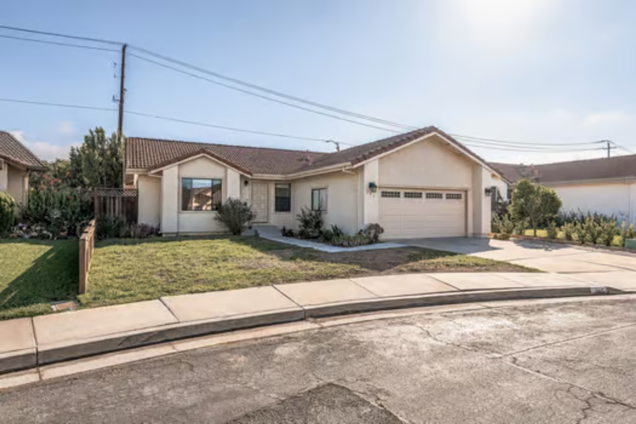 161 Bender Cir - Photo 2 of 39