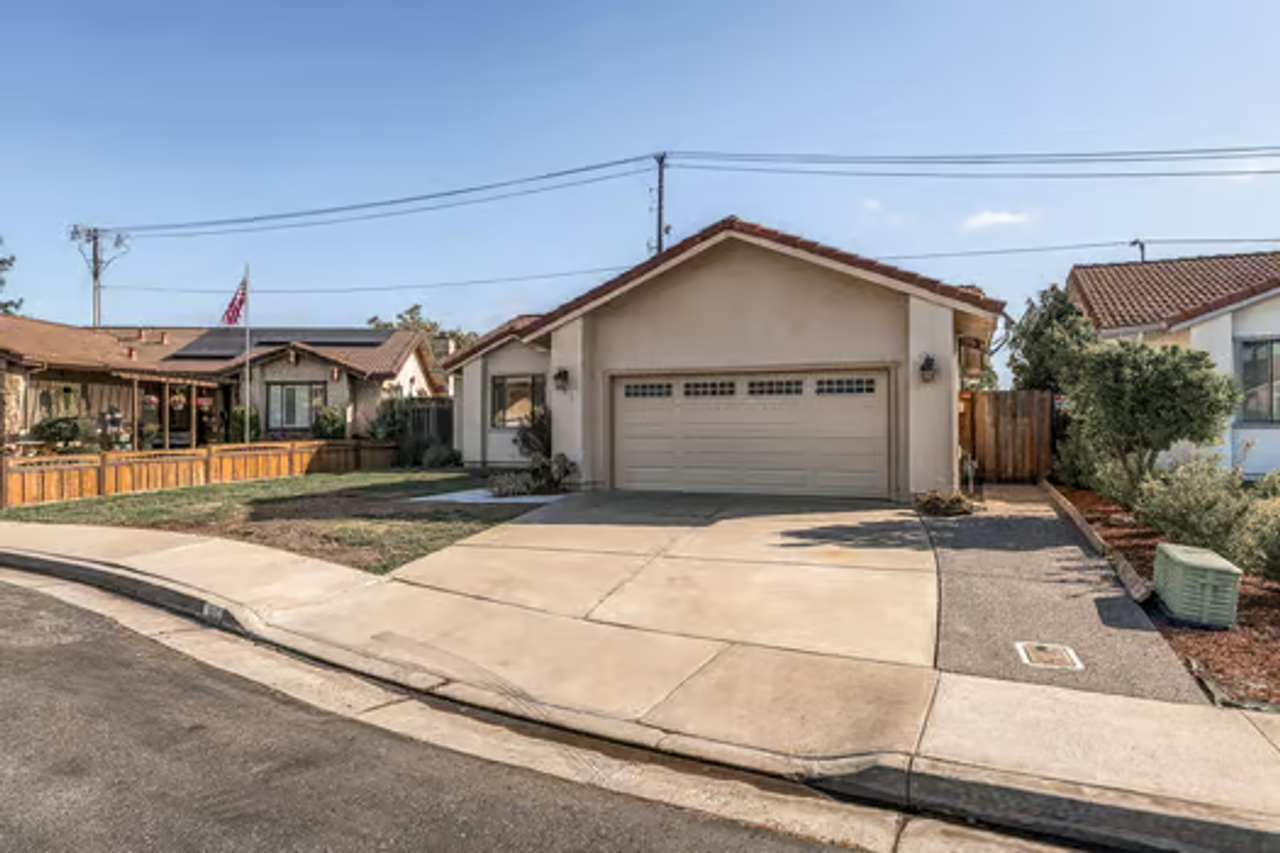161 Bender Cir - Photo 3 of 39