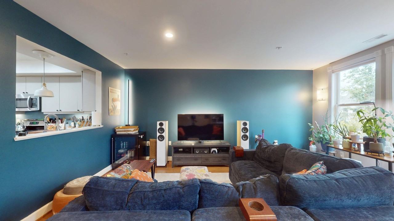 1346 Monroe St Nw - Photo 4 of 22