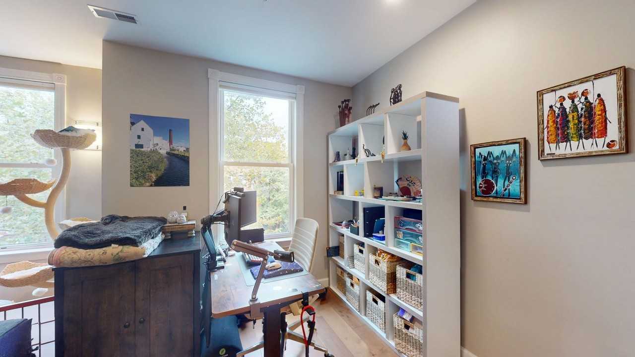 1346 Monroe St Nw - Photo 5 of 22