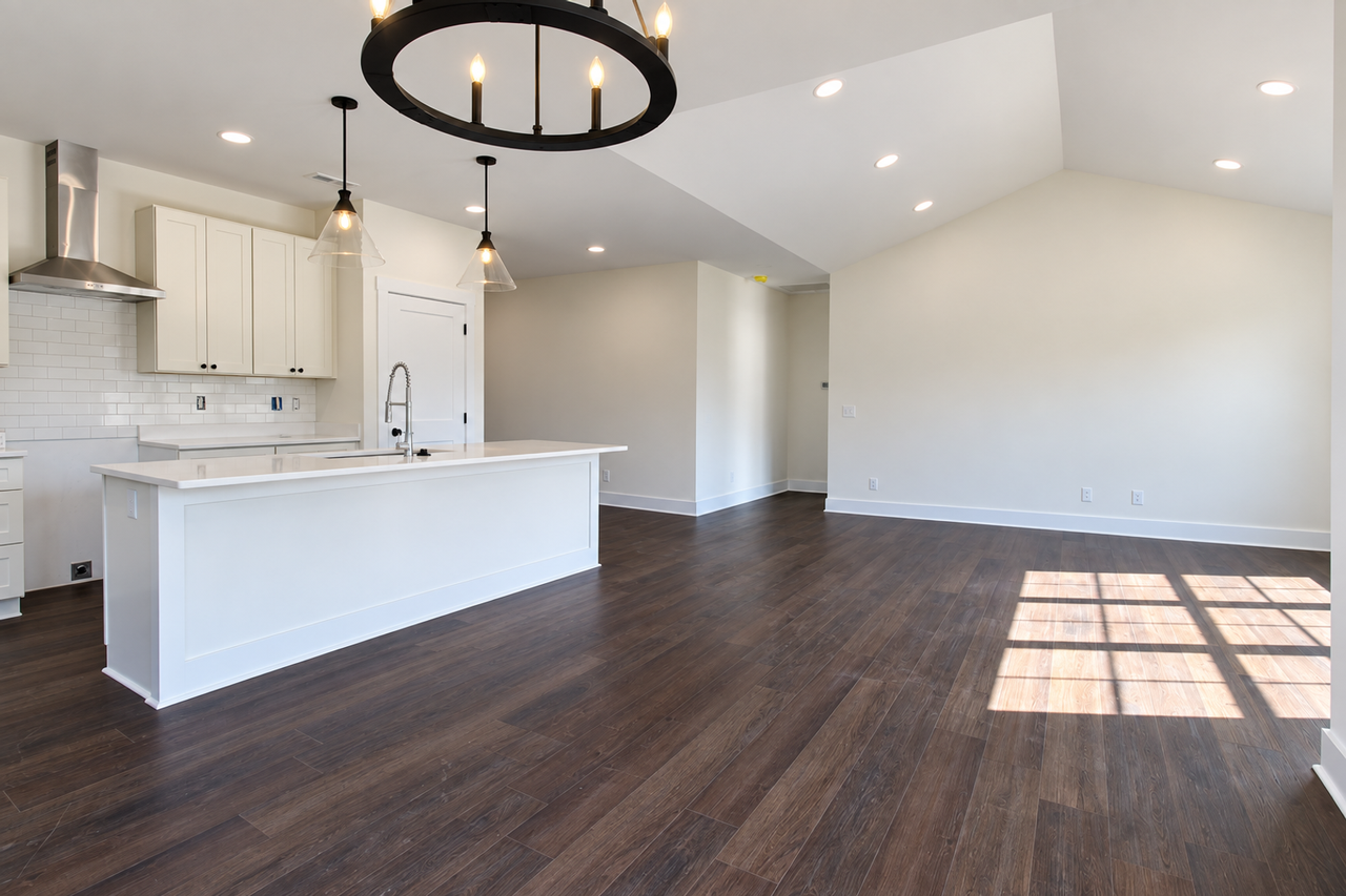 511 Cottage Way - Photo 4 of 27