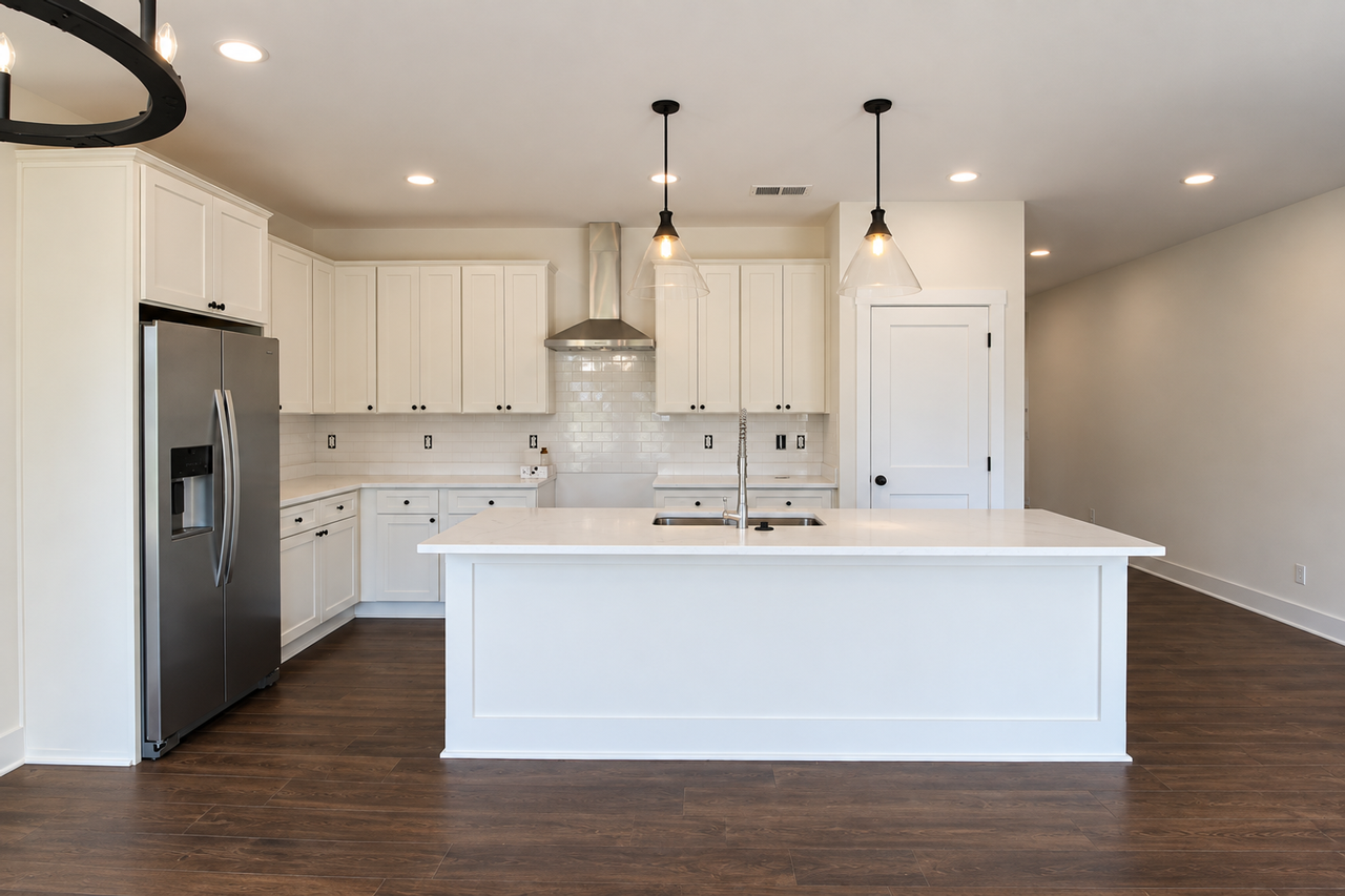 511 Cottage Way - Photo 6 of 27