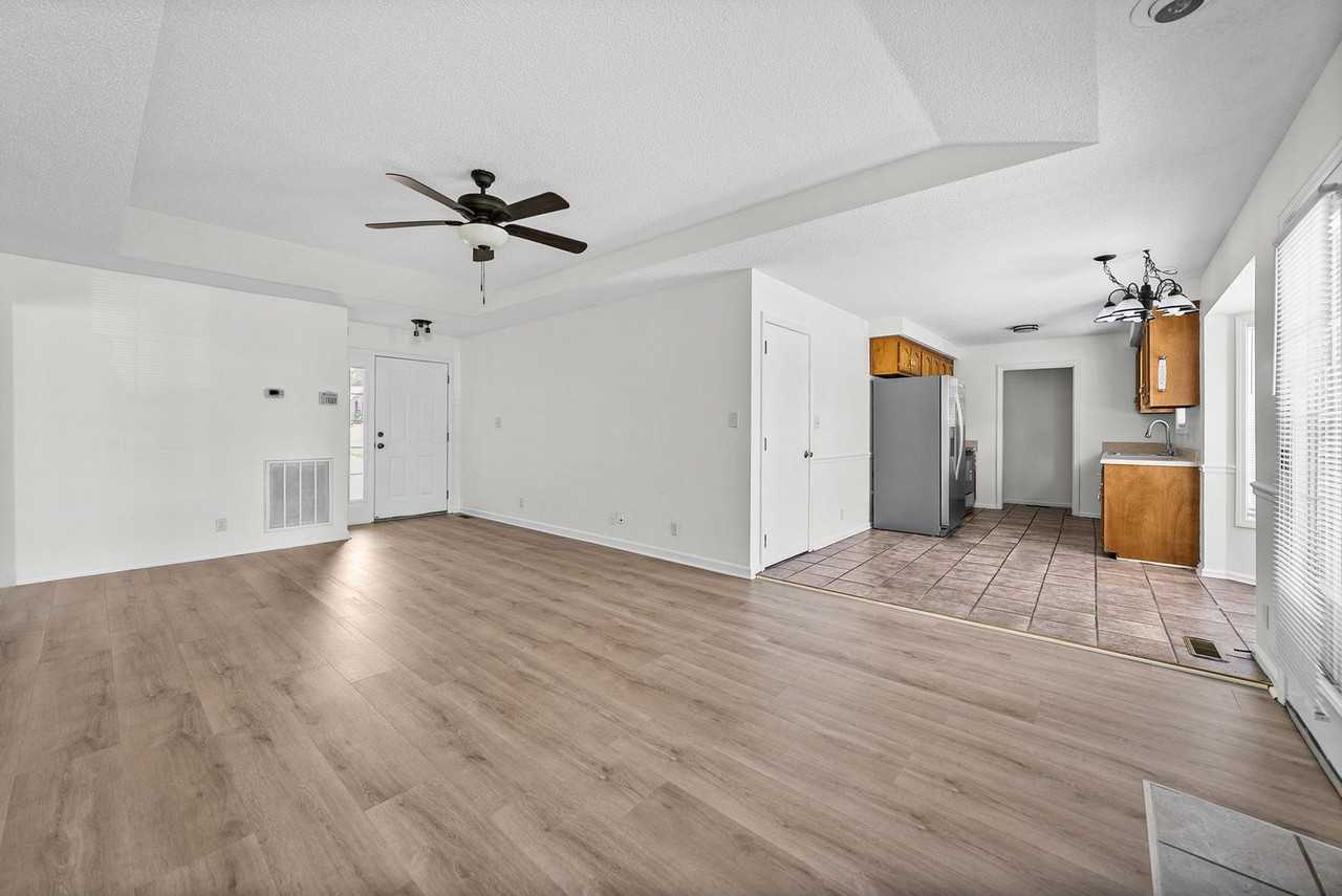 409 Sandburg Dr - Photo 4 of 30