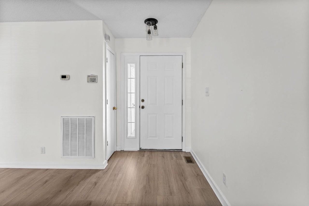 409 Sandburg Dr - Photo 5 of 30