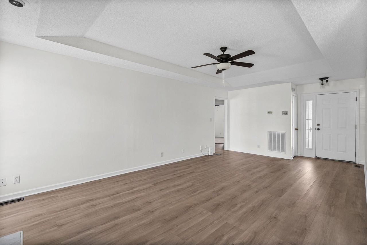409 Sandburg Dr - Photo 6 of 30
