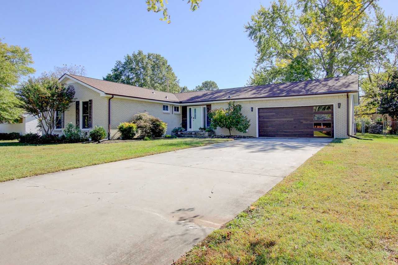 2144 Pace Dr - Photo 3 of 41
