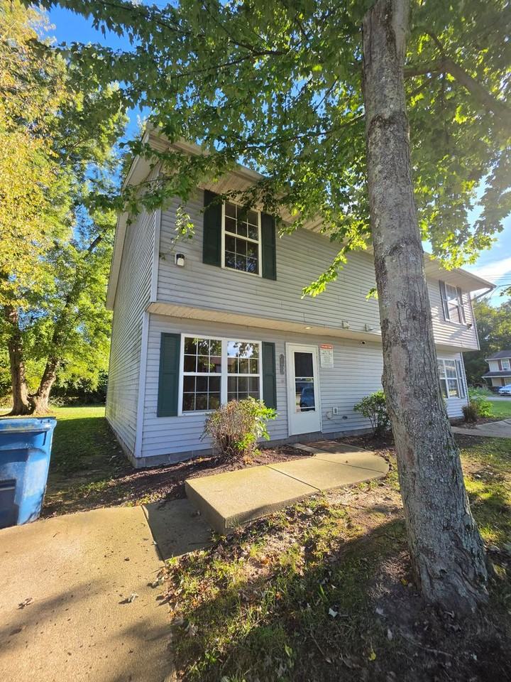 1152 Lake St - Photo 2 of 16