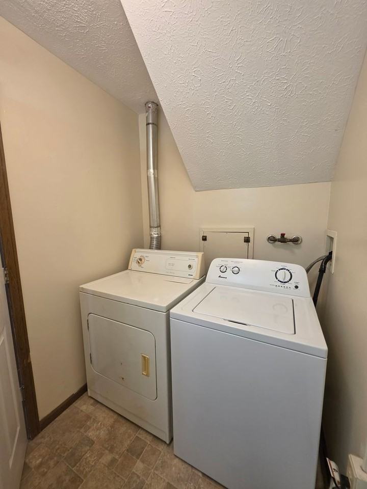 1152 Lake St - Photo 5 of 16