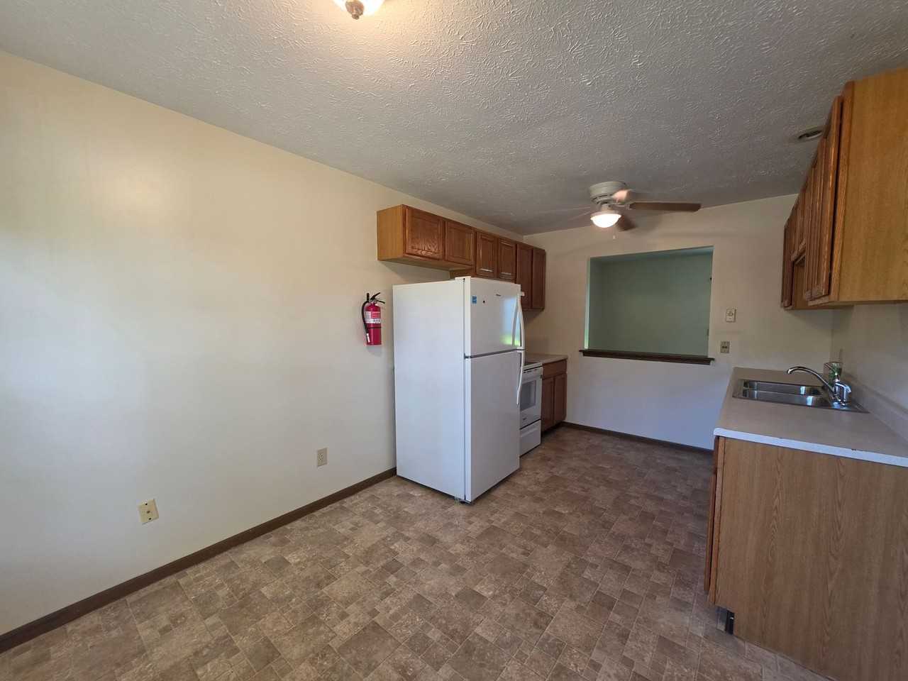 1152 Lake St - Photo 6 of 16