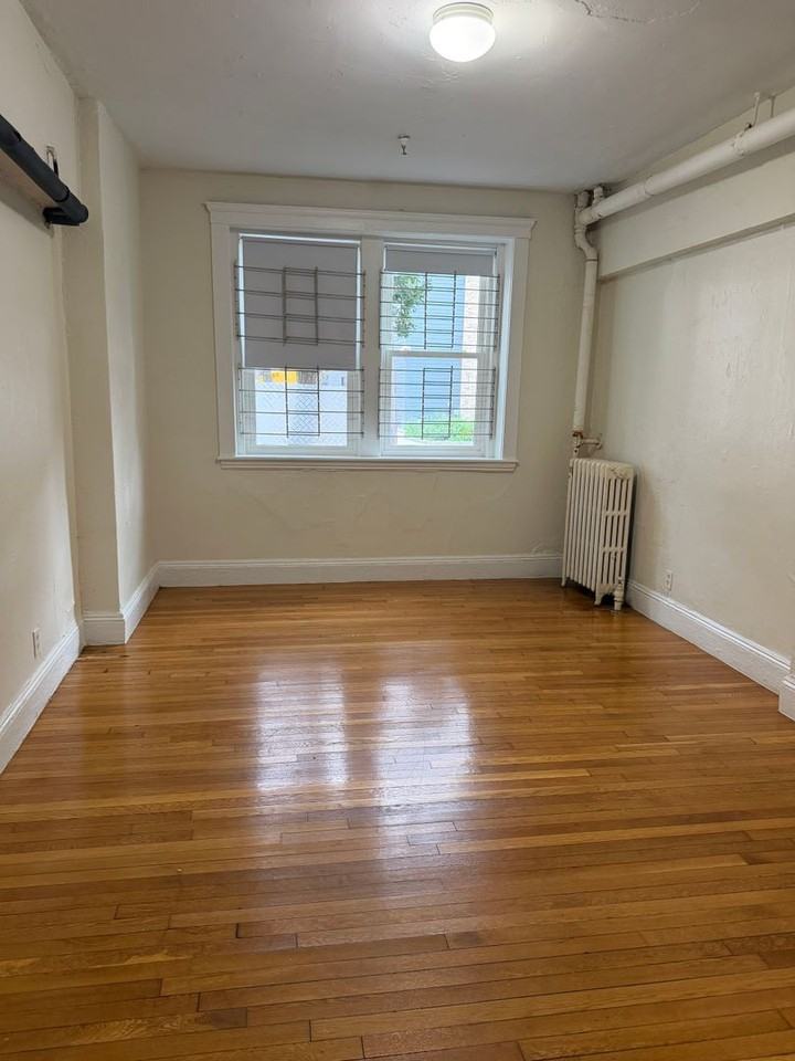 112 Washington St - Photo 2 of 7